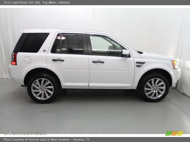 Fuji White / Almond 2012 Land Rover LR2 HSE