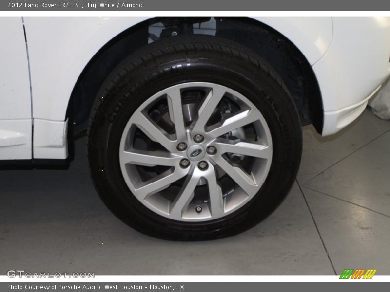 Fuji White / Almond 2012 Land Rover LR2 HSE