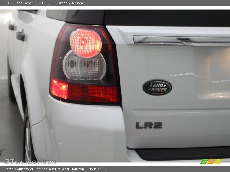 Fuji White / Almond 2012 Land Rover LR2 HSE