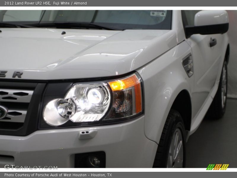 Fuji White / Almond 2012 Land Rover LR2 HSE