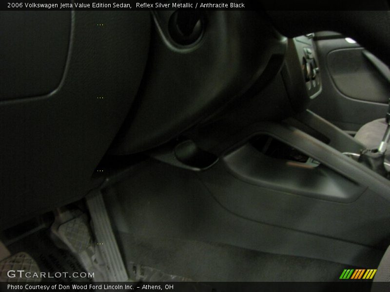 Reflex Silver Metallic / Anthracite Black 2006 Volkswagen Jetta Value Edition Sedan
