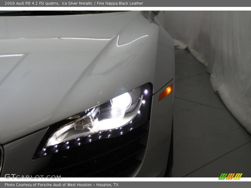 Ice Silver Metallic / Fine Nappa Black Leather 2009 Audi R8 4.2 FSI quattro