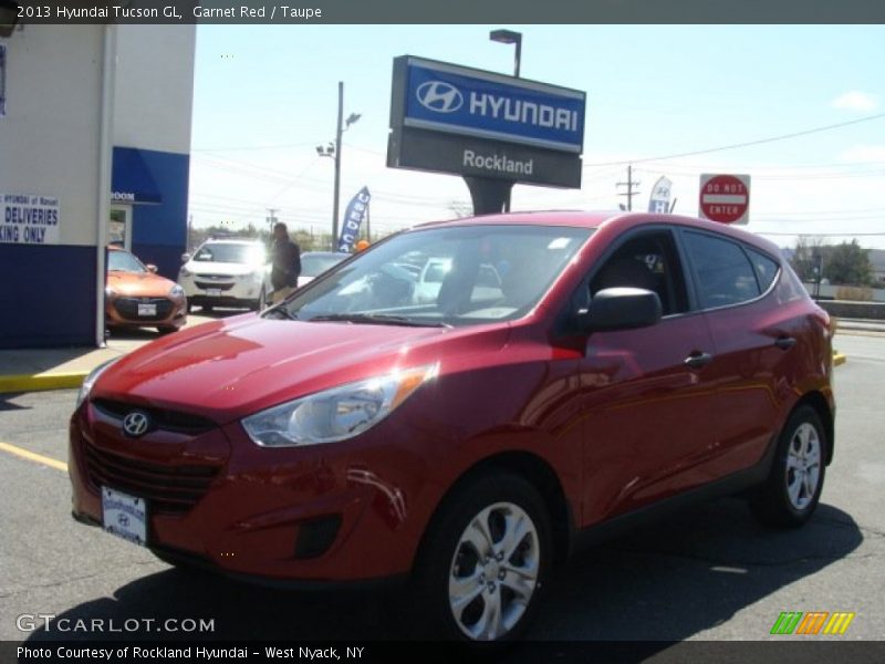 Garnet Red / Taupe 2013 Hyundai Tucson GL
