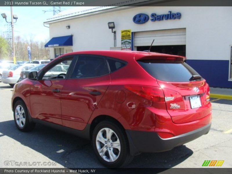 Garnet Red / Taupe 2013 Hyundai Tucson GL