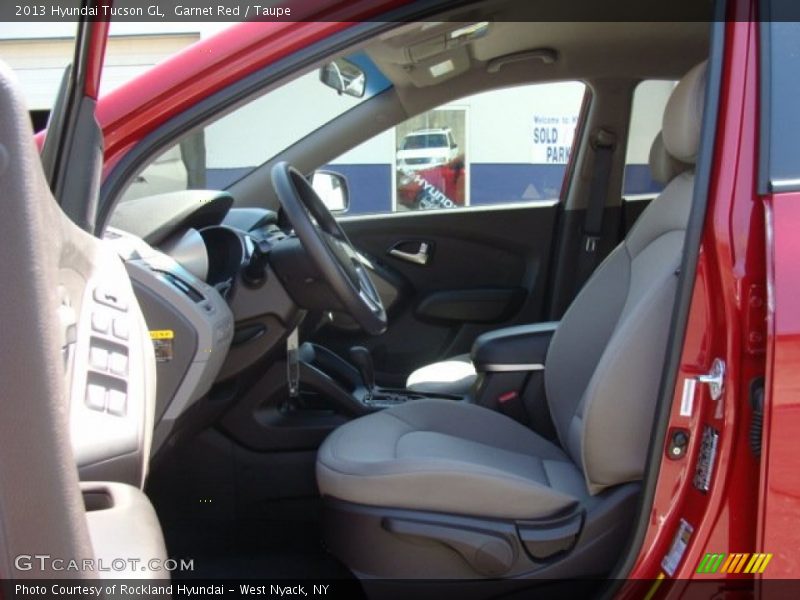 Garnet Red / Taupe 2013 Hyundai Tucson GL