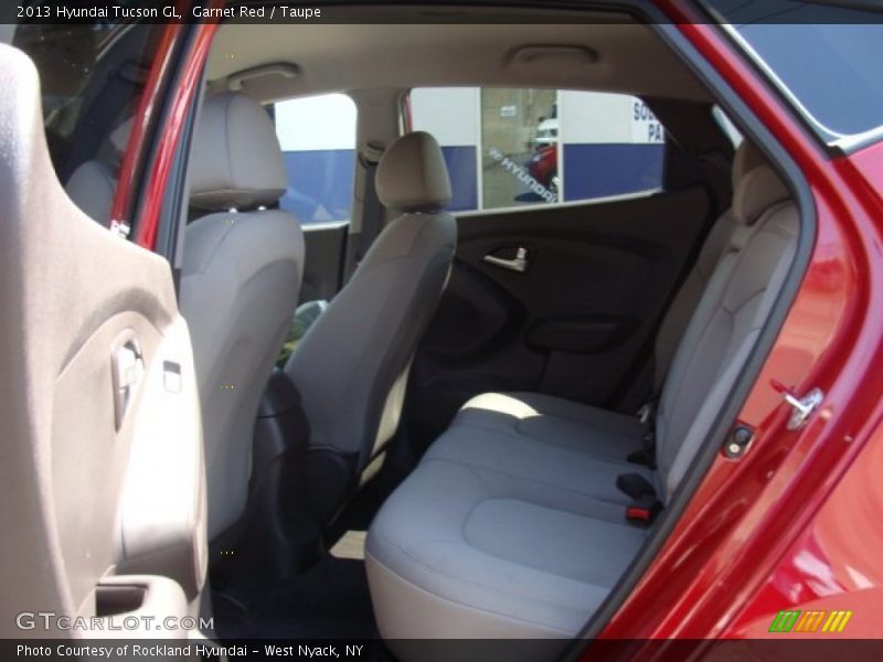Garnet Red / Taupe 2013 Hyundai Tucson GL
