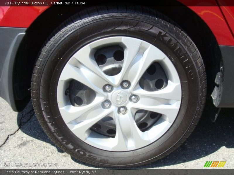 Garnet Red / Taupe 2013 Hyundai Tucson GL