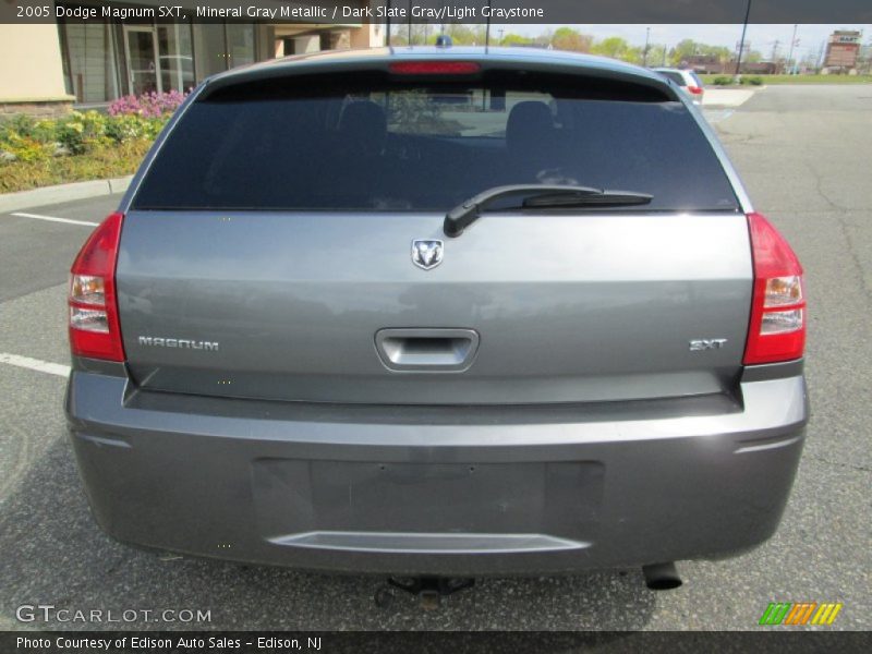 Mineral Gray Metallic / Dark Slate Gray/Light Graystone 2005 Dodge Magnum SXT