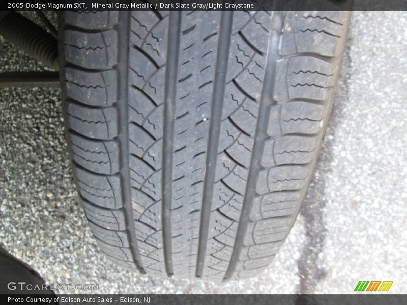 Mineral Gray Metallic / Dark Slate Gray/Light Graystone 2005 Dodge Magnum SXT