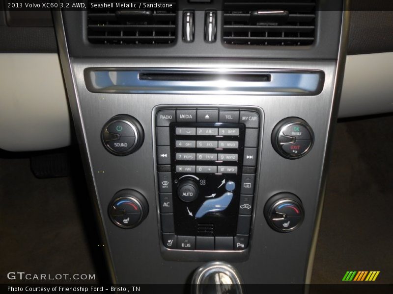 Controls of 2013 XC60 3.2 AWD
