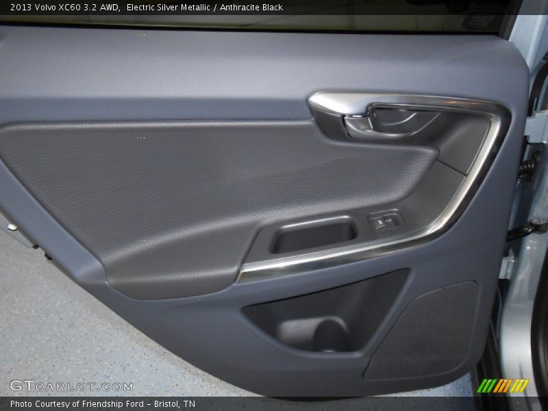 Electric Silver Metallic / Anthracite Black 2013 Volvo XC60 3.2 AWD