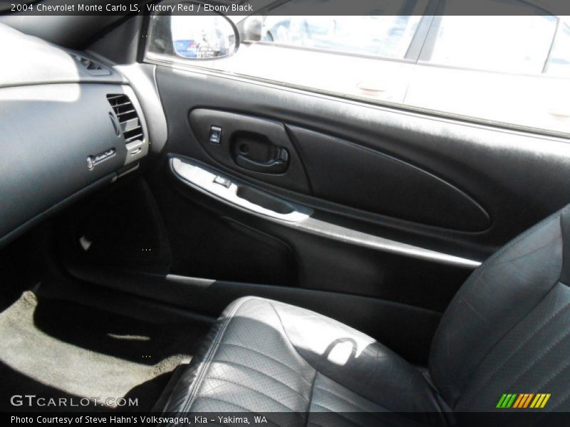 Victory Red / Ebony Black 2004 Chevrolet Monte Carlo LS