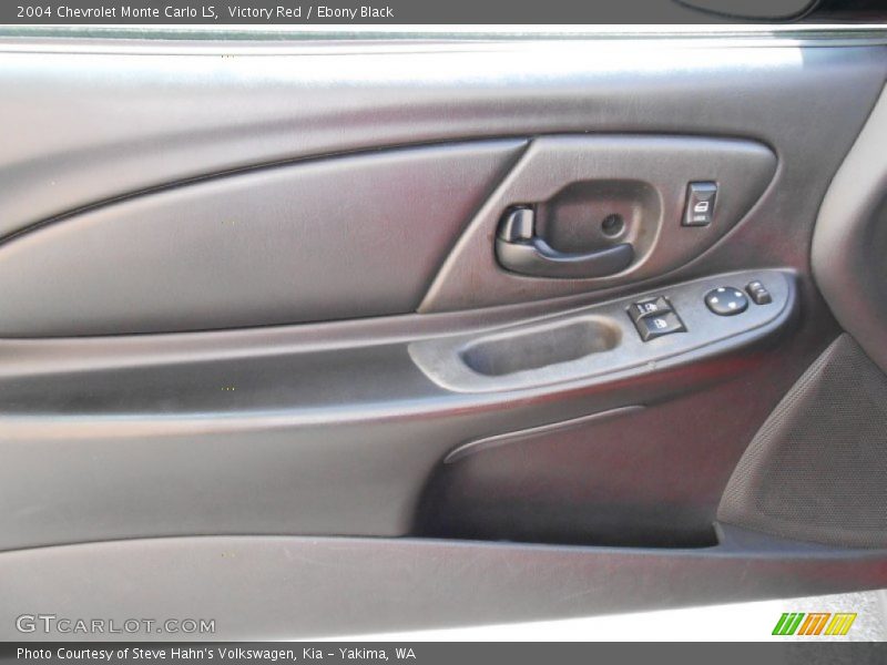 Victory Red / Ebony Black 2004 Chevrolet Monte Carlo LS