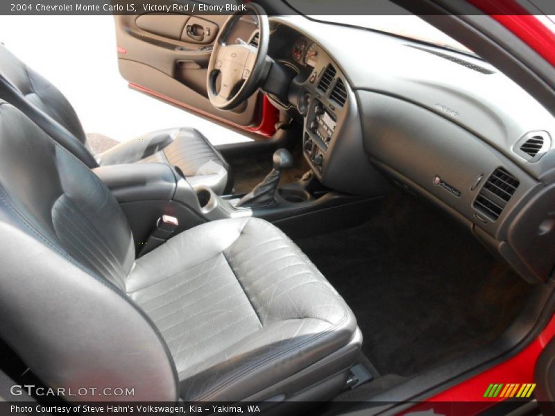 Victory Red / Ebony Black 2004 Chevrolet Monte Carlo LS