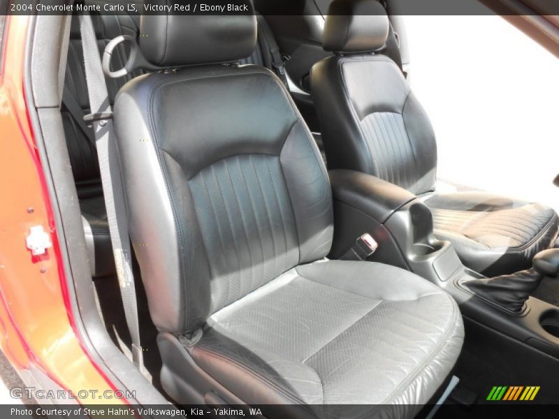 Victory Red / Ebony Black 2004 Chevrolet Monte Carlo LS