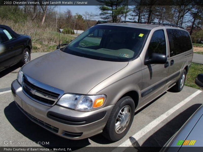 Front 3/4 View of 2003 Venture 