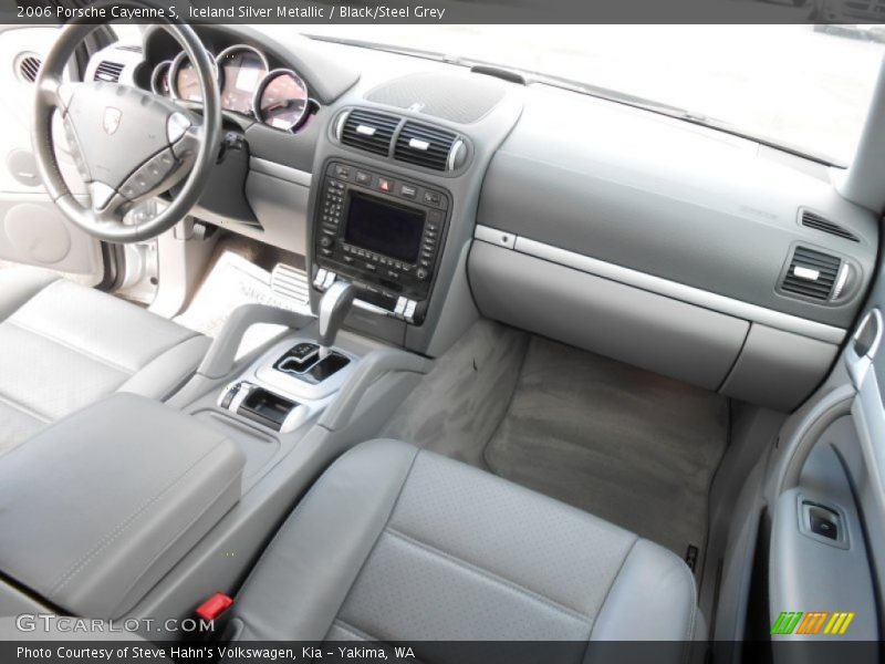 Dashboard of 2006 Cayenne S