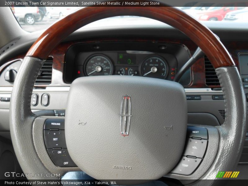 Satellite Silver Metallic / Medium Light Stone 2007 Lincoln Town Car Signature Limited
