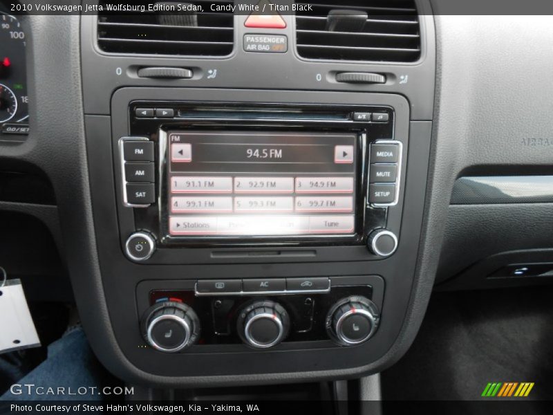 Candy White / Titan Black 2010 Volkswagen Jetta Wolfsburg Edition Sedan