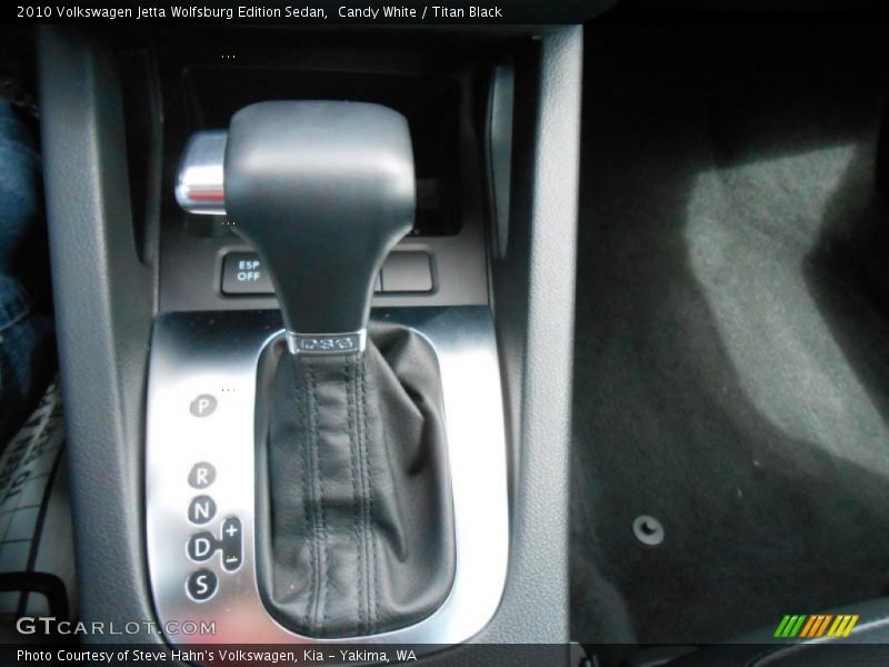 Candy White / Titan Black 2010 Volkswagen Jetta Wolfsburg Edition Sedan