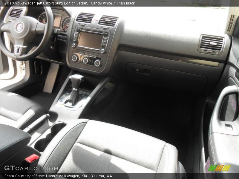 Candy White / Titan Black 2010 Volkswagen Jetta Wolfsburg Edition Sedan