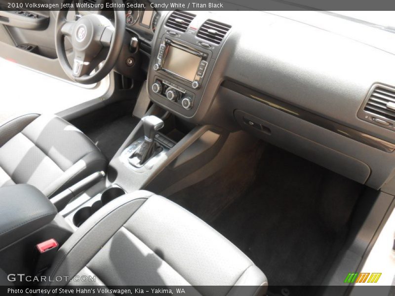 Candy White / Titan Black 2010 Volkswagen Jetta Wolfsburg Edition Sedan