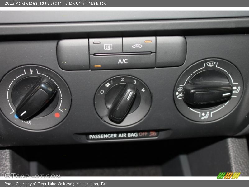 Black Uni / Titan Black 2013 Volkswagen Jetta S Sedan