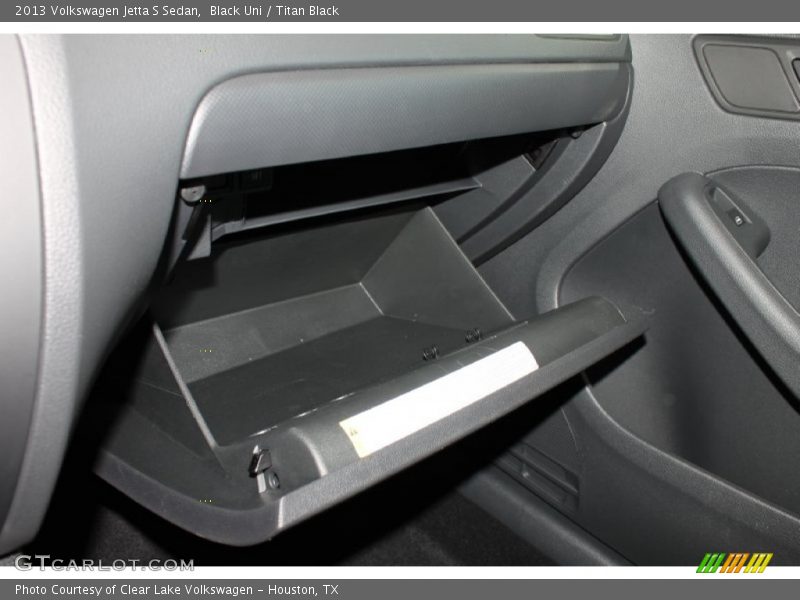 Black Uni / Titan Black 2013 Volkswagen Jetta S Sedan