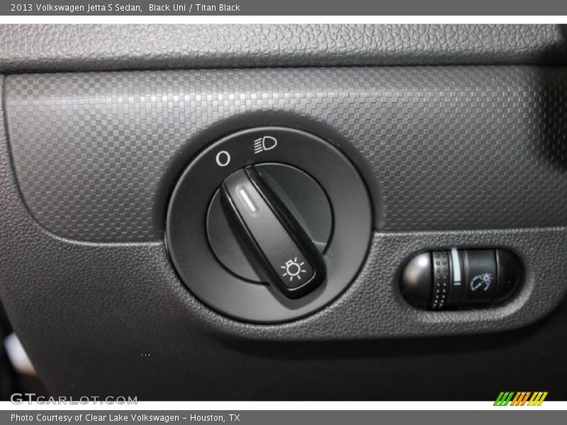 Black Uni / Titan Black 2013 Volkswagen Jetta S Sedan