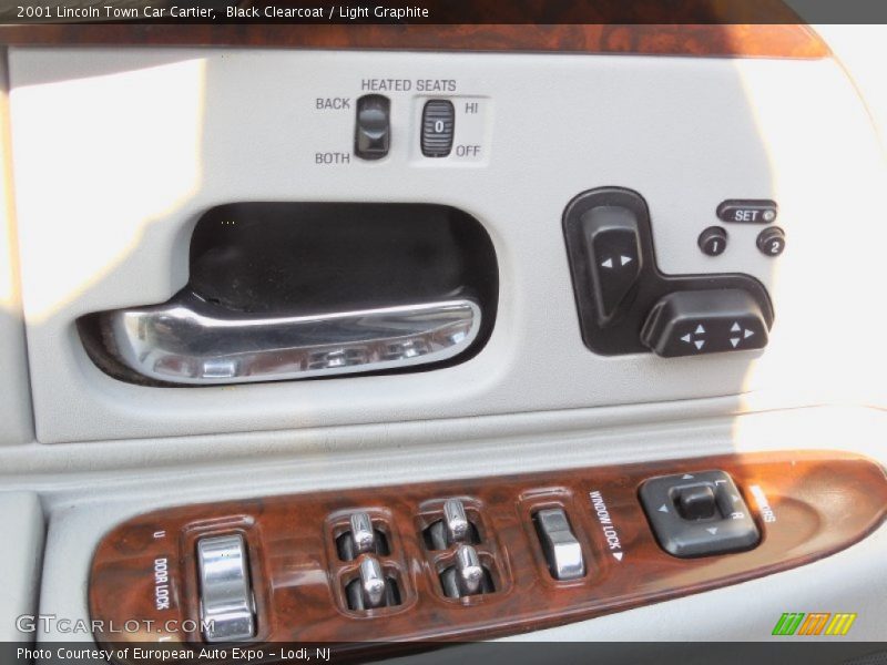 Black Clearcoat / Light Graphite 2001 Lincoln Town Car Cartier
