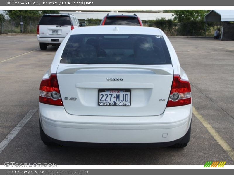 Ice White / Dark Beige/Quartz 2006 Volvo S40 2.4i