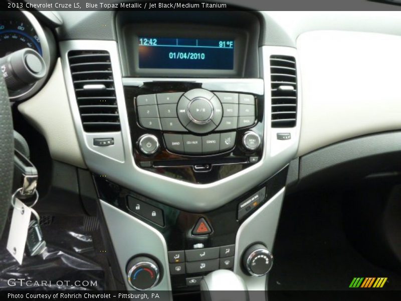 Blue Topaz Metallic / Jet Black/Medium Titanium 2013 Chevrolet Cruze LS