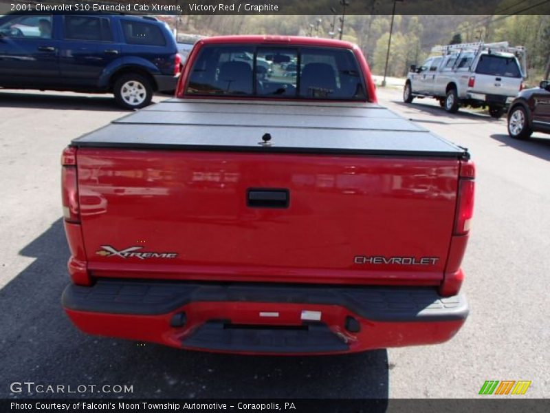 Victory Red / Graphite 2001 Chevrolet S10 Extended Cab Xtreme