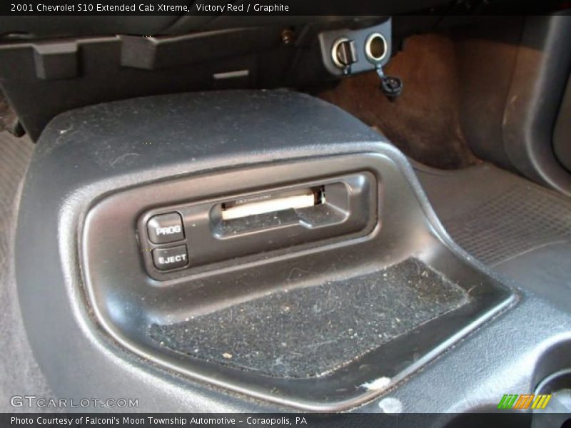 Victory Red / Graphite 2001 Chevrolet S10 Extended Cab Xtreme