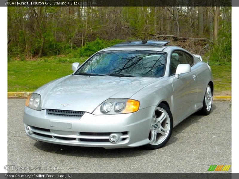 Front 3/4 View of 2004 Tiburon GT