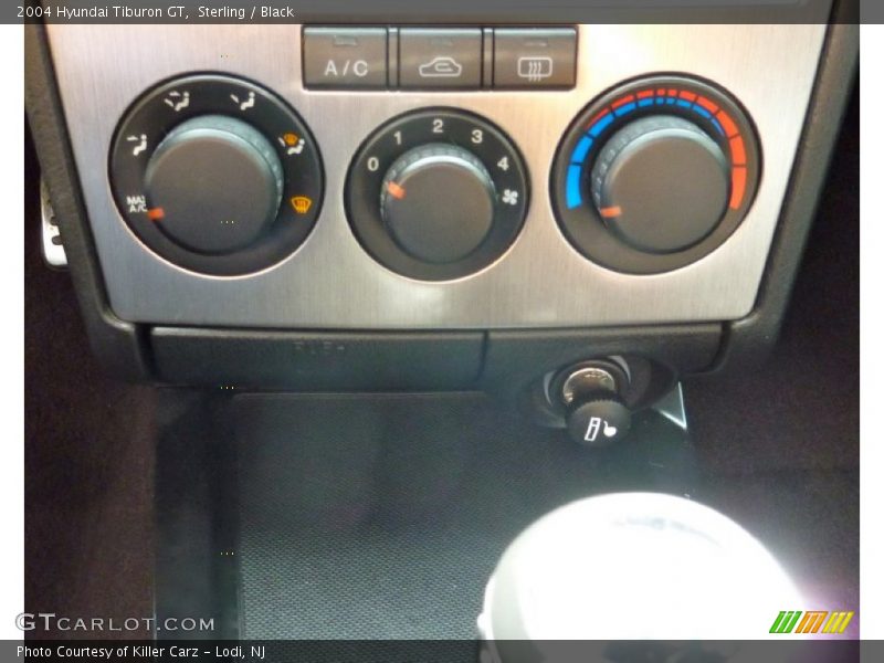 Controls of 2004 Tiburon GT