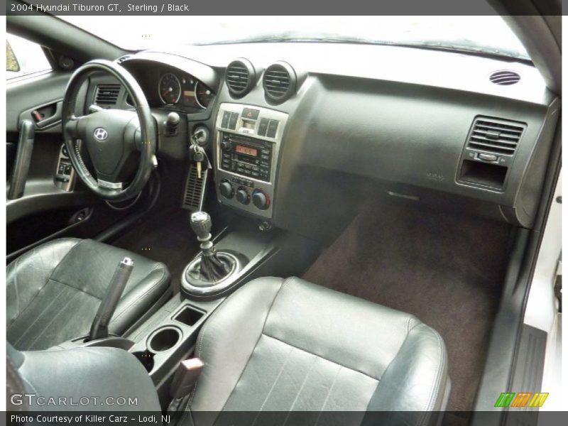 Dashboard of 2004 Tiburon GT