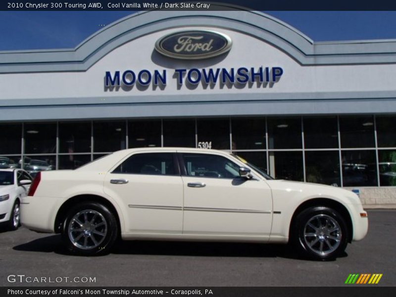 Cool Vanilla White / Dark Slate Gray 2010 Chrysler 300 Touring AWD