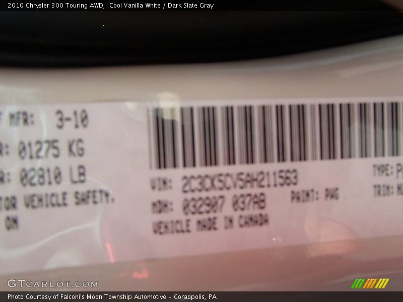 Cool Vanilla White / Dark Slate Gray 2010 Chrysler 300 Touring AWD