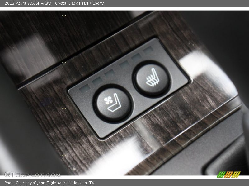 Controls of 2013 ZDX SH-AWD