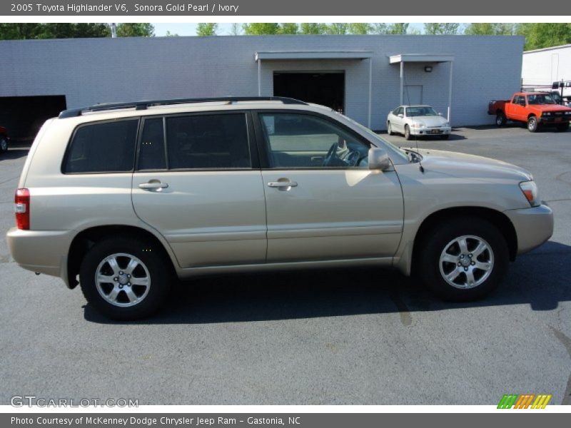 Sonora Gold Pearl / Ivory 2005 Toyota Highlander V6