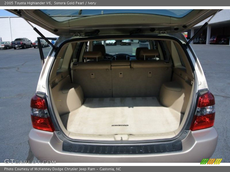 Sonora Gold Pearl / Ivory 2005 Toyota Highlander V6