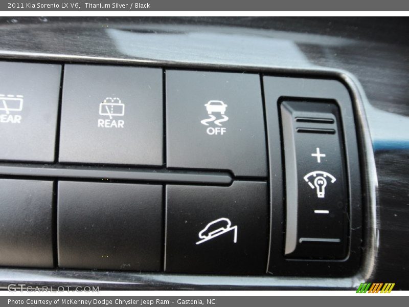 Titanium Silver / Black 2011 Kia Sorento LX V6