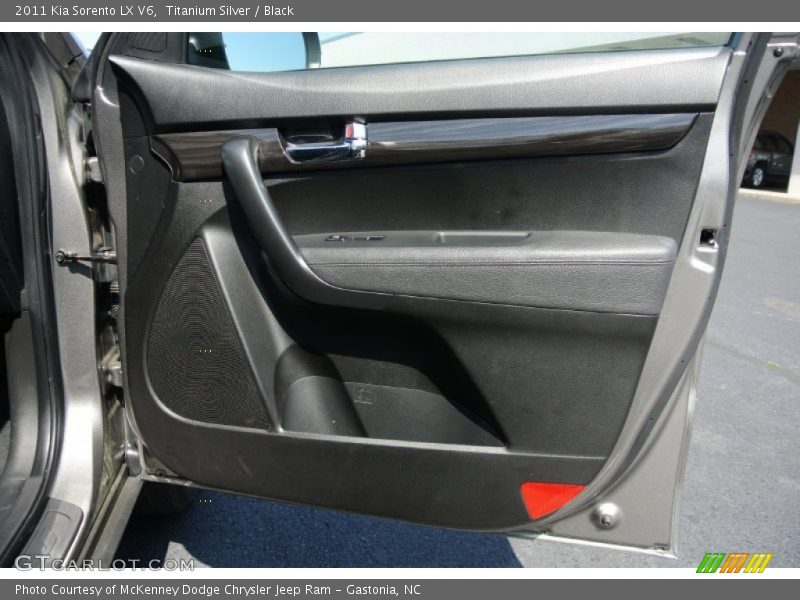 Titanium Silver / Black 2011 Kia Sorento LX V6