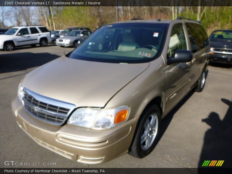 Front 3/4 View of 2005 Venture LT