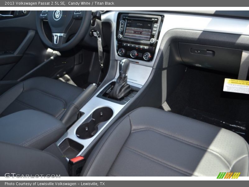 Candy White / Titan Black 2013 Volkswagen Passat 2.5L SE