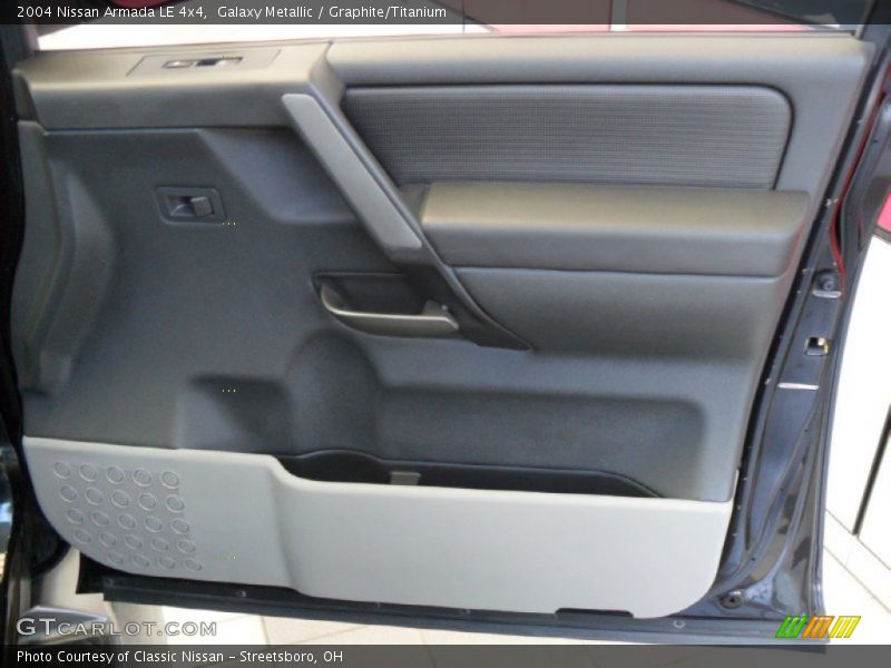 Galaxy Metallic / Graphite/Titanium 2004 Nissan Armada LE 4x4