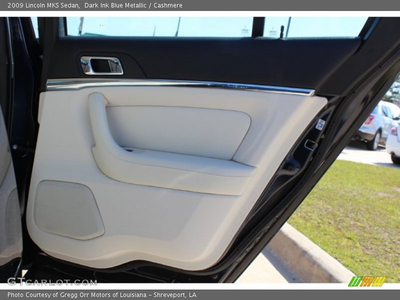 Door Panel of 2009 MKS Sedan