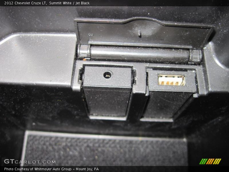 Summit White / Jet Black 2012 Chevrolet Cruze LT