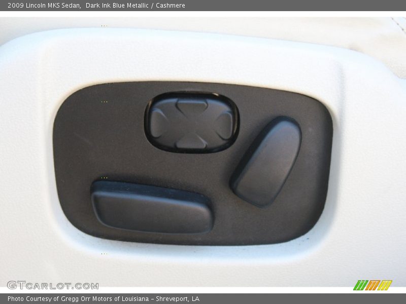 Controls of 2009 MKS Sedan